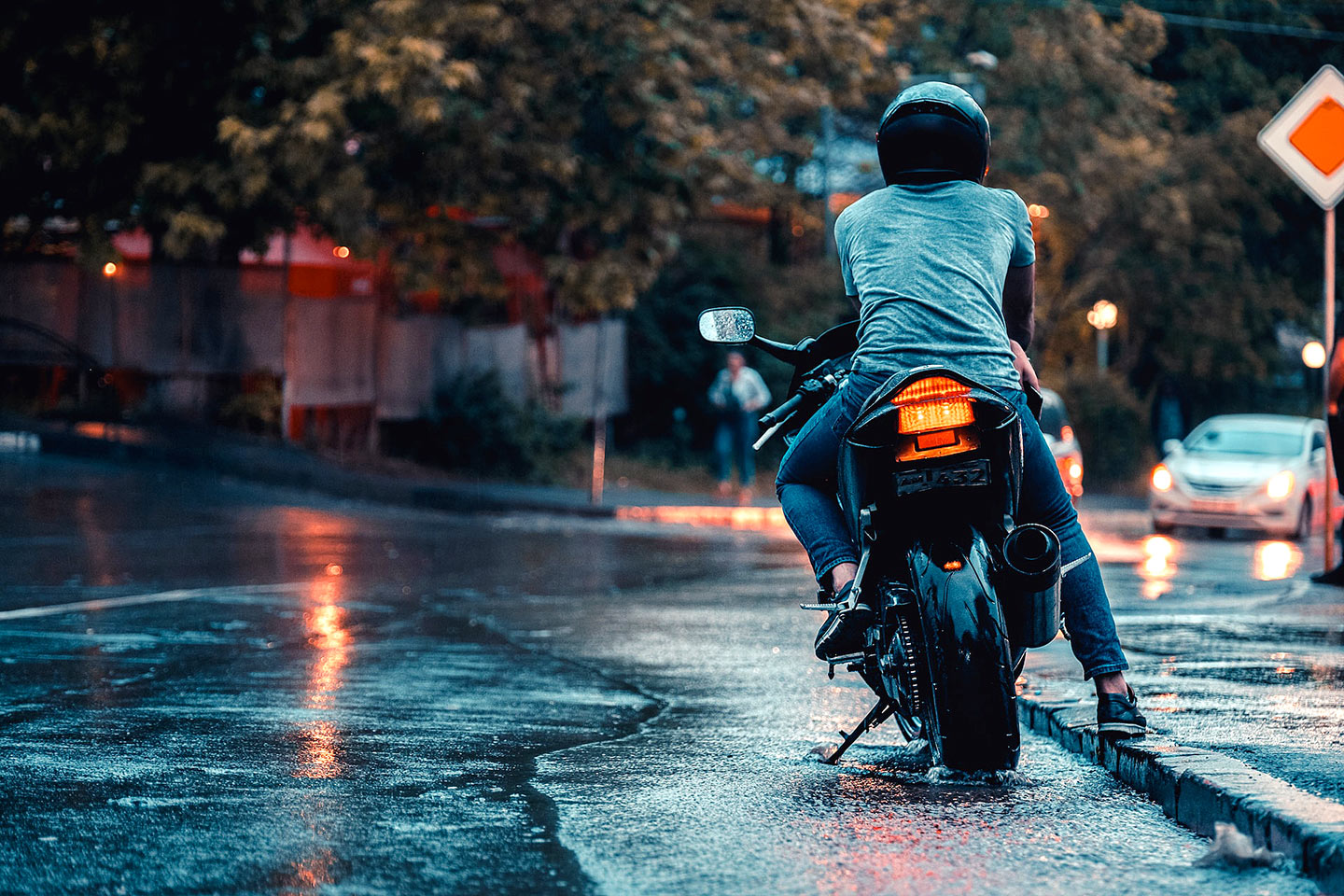 Antipioggia da moto, per non fermarsi neanche con il brutto tempo